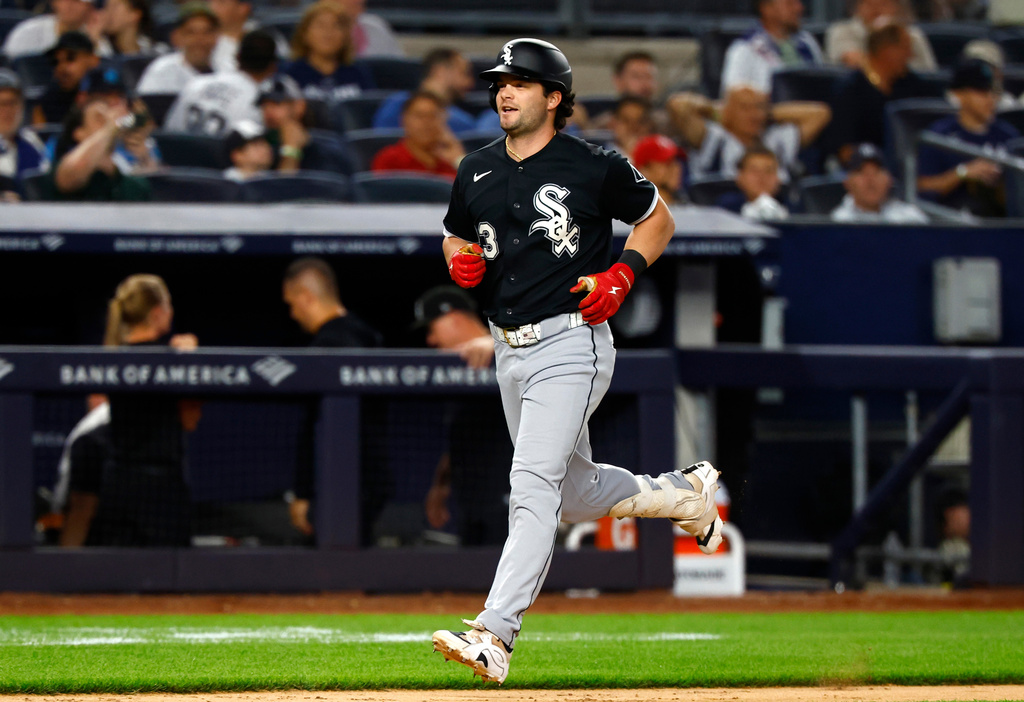 Chicago White Sox's Andrew Benintendi rounds the bases after hitting a grand slam against the New York Yankees during the eighth inning of a baseball game, Thursday, June 18, 2026, in New York. (AP Photo/Noah K. Murray)
