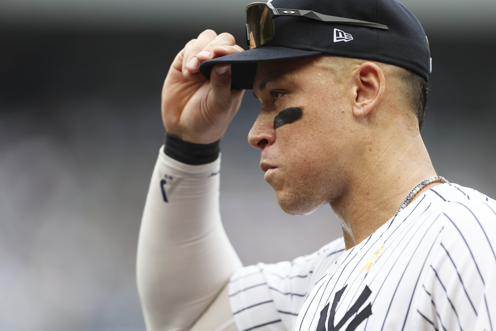 New York Yankees outfielder Aaron Judge returns to the dugout between innings during a baseball game against the Toronto Blue Jays, Sunday, Sept. 7, 2025, in New York. (AP Photo/Heather Khalifa)
