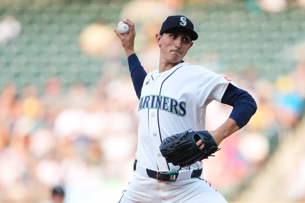 Seattle Mariners starting pitcher George Kirby throws against the Cincinnati Reds during the first inning of a baseball game, Monday, July 20, 2026, in Seattle. (AP Photo/Lindsey Wasson)