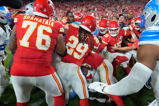 Kansas City Chiefs quarterback Patrick Mahomes (15) tries to break up a fight between teammate JuJu Smith-Schuster and Detroit Lions defensive back Brian Branch following an NFL football game Sunday, Oct. 12, 2025, in Kansas City, Mo. (AP Photo/Charlie Riedel) Kansas City Chiefs quarterback Patrick Mahomes (15) tries to break up a fight between teammate JuJu Smith-Schuster and Detroit Lions defensive back Brian Branch following an NFL football game Sunday, Oct. 12, 2025, in Kansas City, Mo. (AP Photo/Charlie Riedel)