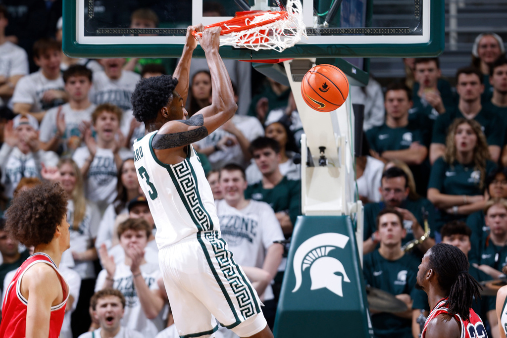 Michigan State forward Cam Ward (3) dunks during the first half of an NCAA college basketball game against Detroit Mercy, Friday, Nov. 21, 2025, in East Lansing, Mich. (AP Photo/Al Goldis)