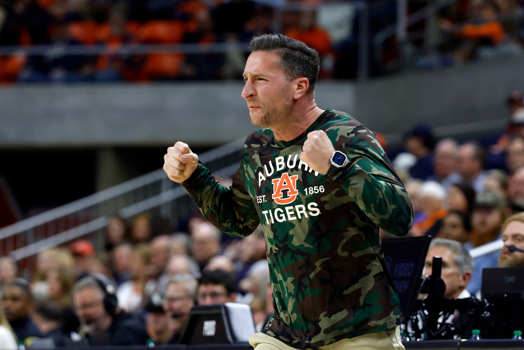 Auburn head coach Steven Pearl reacts to a call during the first half of an NCAA college basketball game against Wofford, Tuesday, Nov. 11, 2025, in Auburn, Ala. (AP Photo/Butch Dill)