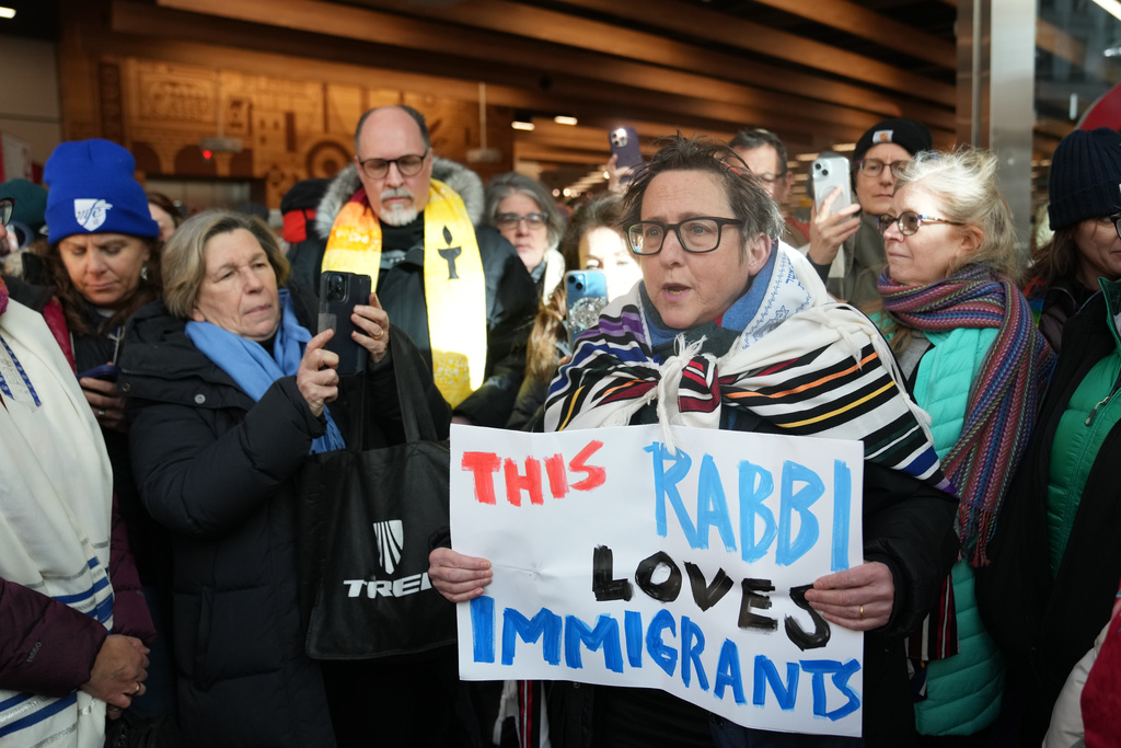 CORRECTS NAME SPELLING: Rabbi Sharon Kleinbaum and protesters put on their talents as they gather at Target, Friday, Jan. 23, 2026, in Minneapolis. (AP Photo/Abbie Parr)