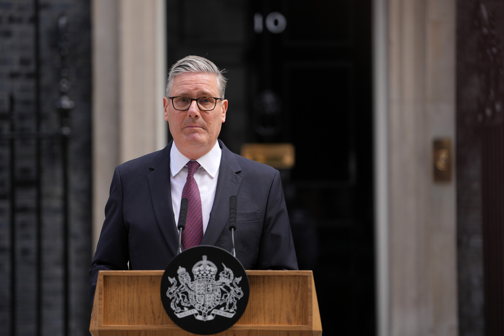 Britain's Prime Minister Keir Starmer announces his resignation to the media outside 10 Downing Street in London, Monday, June 22, 2026(AP Photo/Kin Cheung)