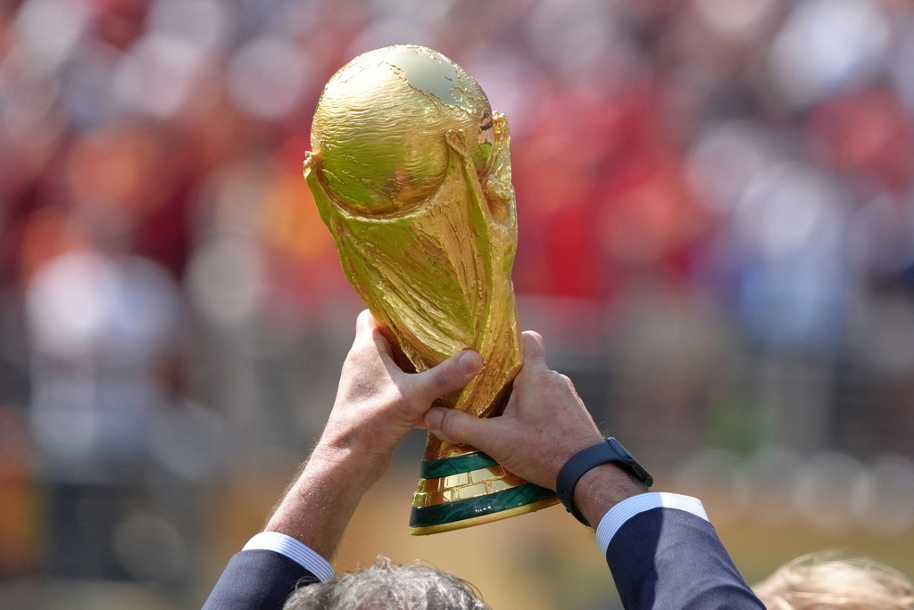Mario Kempes holds the trophy before the start of the World Cup championship final soccer match between Spain and Argentina in East Rutherford, N.J., Sunday, July 19, 2026. (AP Photo/Jacquelyn Martin)