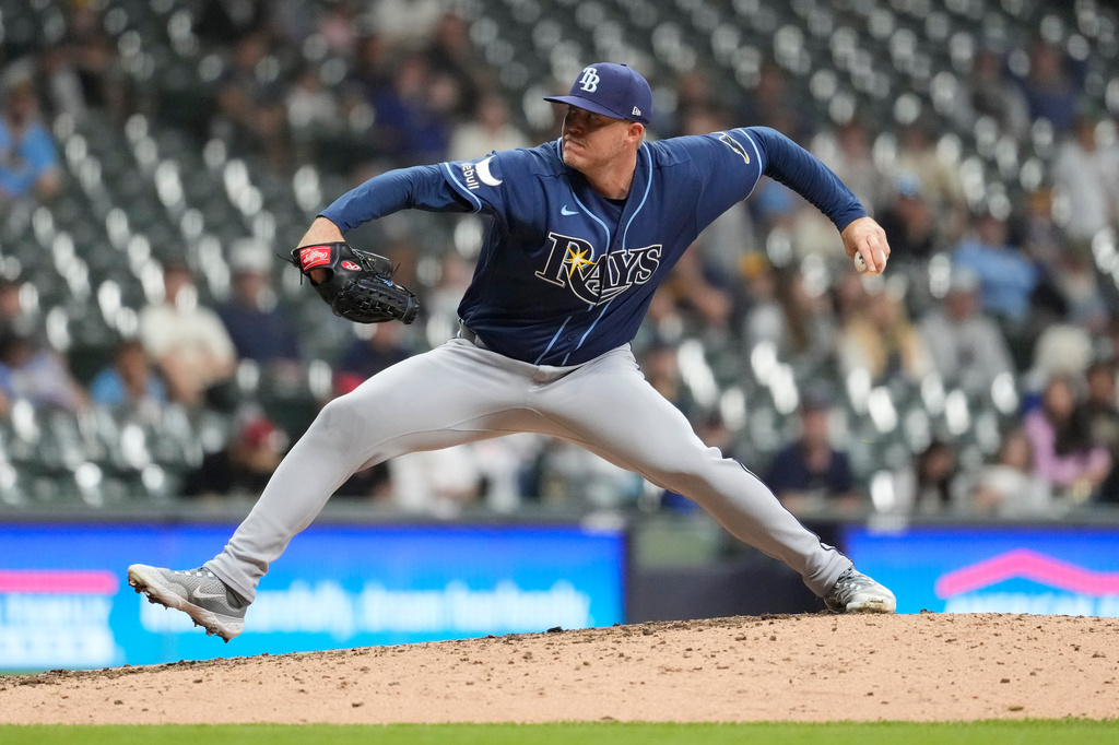 Tampa Bay Rays' Garrett Cleavinger pitches during the eighth inning of a baseball game against the Milwaukee Brewers, Monday, March 30, 2026, in Milwaukee. (AP Photo/Aaron Gash)