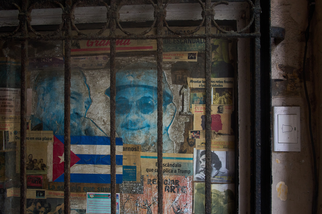 Photos of former Presidents Ra&uacute;l Castro, right, and his late brother Fidel Castro cover a front door in Havana, Monday, Oct. 19, 2026. (AP Photo/Ramon Espinosa)