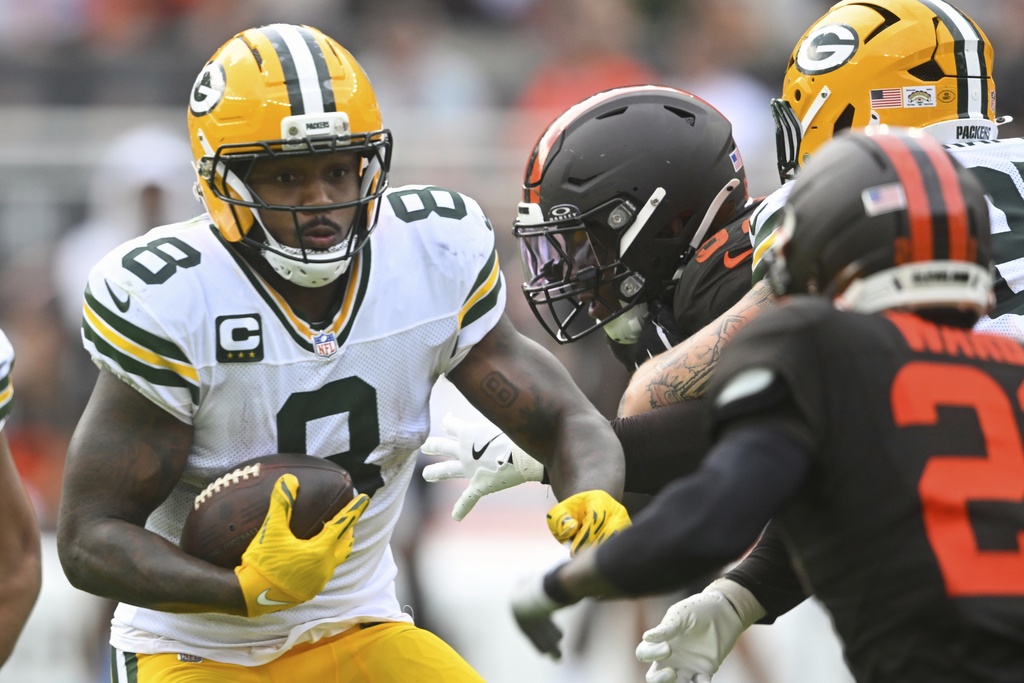 Green Bay Packers' Josh Jacobs runs during the second half of an NFL football game against the Cleveland Browns Sunday, Sept. 21, 2025, in Cleveland. (AP Photo/David Richard)