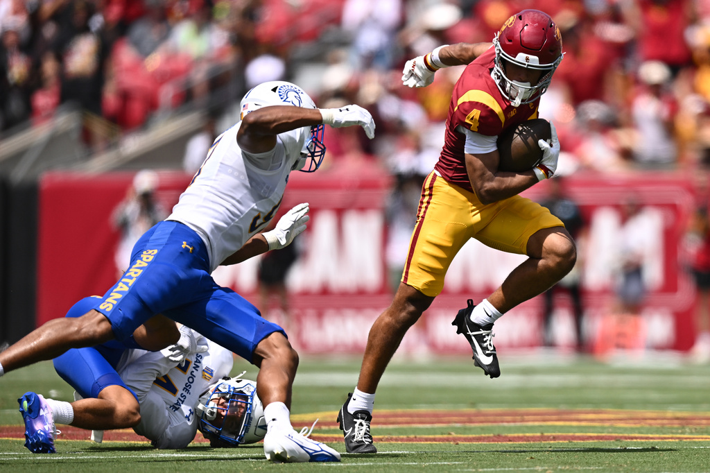 Southern California wide receiver Trent Mosley (4) runs with the ball during the first half of an NCAA college football game against San Jose State, Saturday, Aug. 29, 2026, in Los Angeles. (AP Photo/William Liang)
