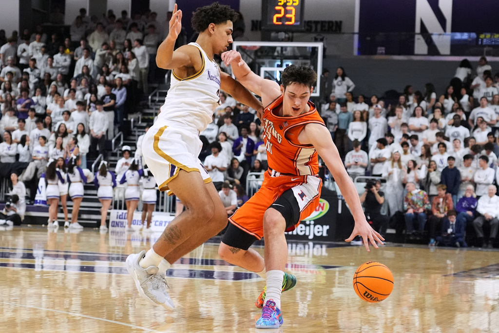 Illinois forward David Mirkovic, right, drives as Northwestern forward Tre Singleton guards during the first half of an NCAA college basketball game in Evanston, Ill., Wednesday, Jan. 14, 2026. (AP Photo/Nam Y. Huh)