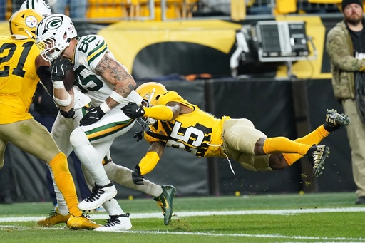 Green Bay Packers' Tucker Kraft gets past Pittsburgh Steelers' DeShon Elliott for a touchdown during the first half of an NFL football game Sunday, Oct. 26, 2025, in Pittsburgh. (AP Photo/Matt Freed) Green Bay Packers' Tucker Kraft gets past Pittsburgh Steelers' DeShon Elliott for a touchdown during the first half of an NFL football game Sunday, Oct. 26, 2025, in Pittsburgh. (AP Photo/Matt Freed)