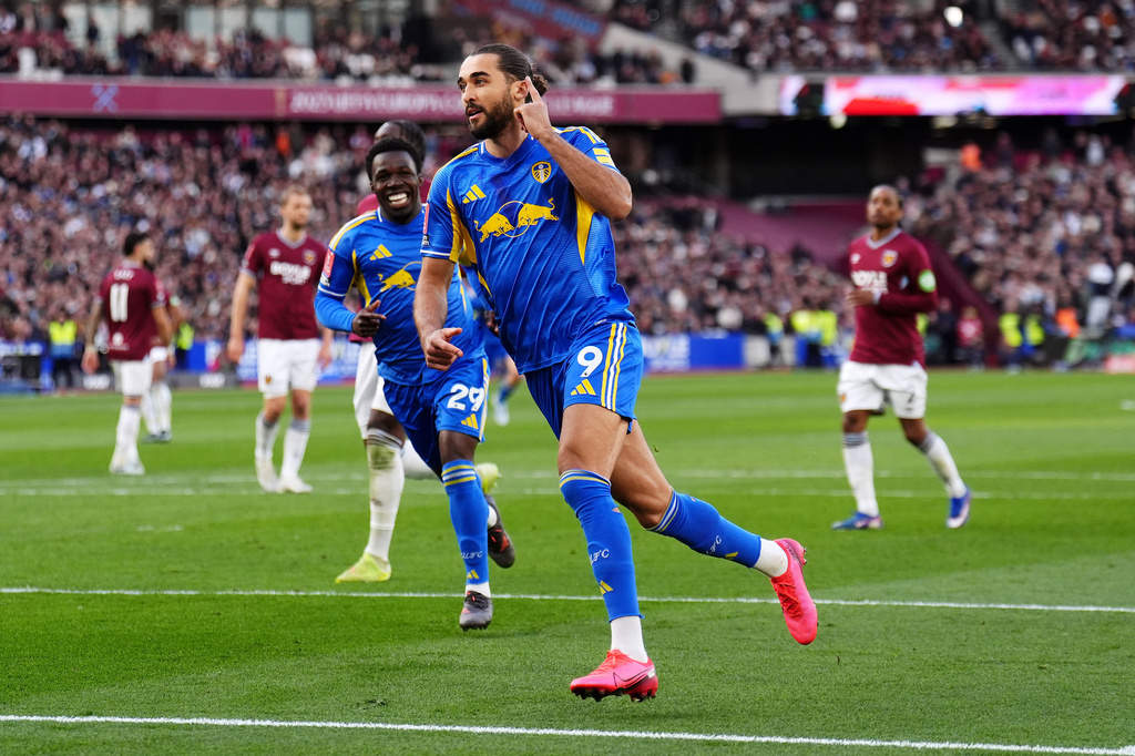 Leeds United's Dominic Calvert-Lewin celebrates scoring their side's second goal from a penalty during the English FA Cup quarterfinal soccer match between West Ham United and Leeds United in London, Sunday April 5, 2026. (John Walton/PA via AP)