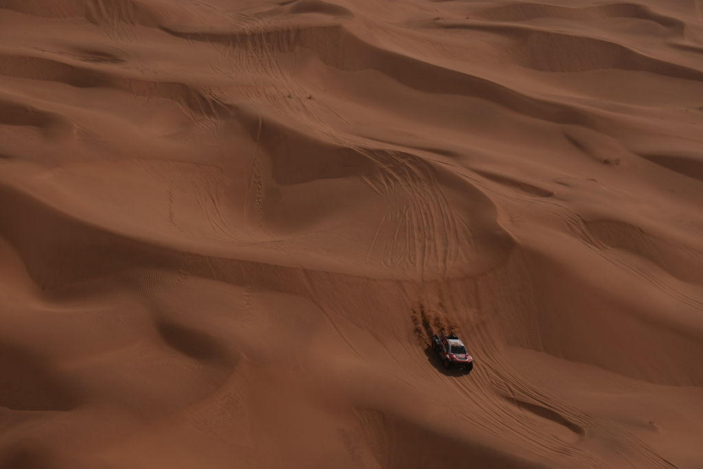 Driver Seth Quintero and co-driver Andrew Short compete during the seventh stage of the Dakar Rally between Riyadh and Wadi Ad Dawasir, Saudi Arabia, Sunday, Jan.11, 2026. (AP Photo/Thibault Camus)