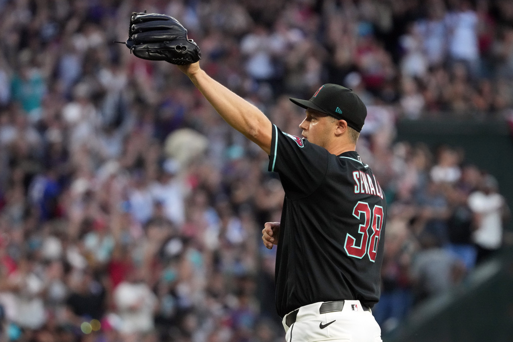 Arizona Diamondbacks pitcher Paul Sewald (38) celebrates after defeating the Atlanta Braves during a baseball game, Saturday, April 4, 2026, in Phoenix. (AP Photo/Rick Scuteri)