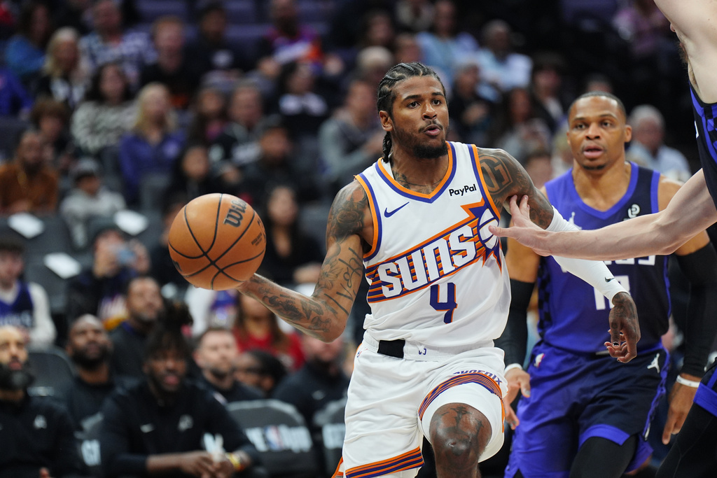 Phoenix Suns guard Jalen Green (4) passes the ball during the first half of an NBA basketball game against the Sacramento Kings, Tuesday, March 3, 2026, in Sacramento, Calif. (AP Photo/Alan Greth)