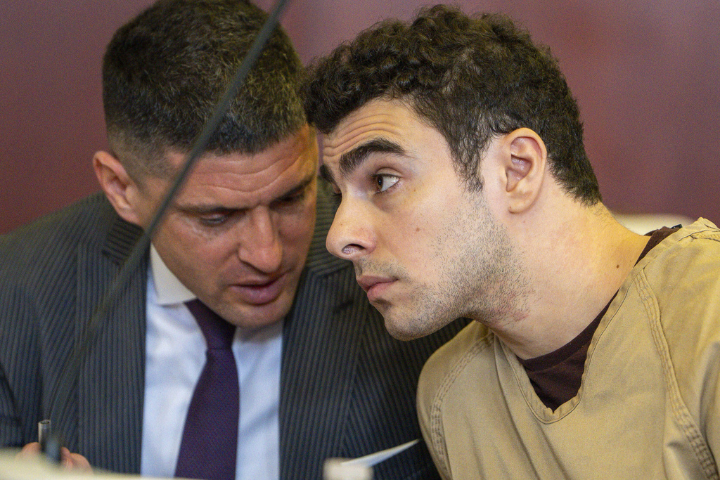 Luigi Mangione, accused of fatally shooting UnitedHealthcare CEO Brian Thompson, appears in Manhattan state court in New York, Tuesday, Sept. 16, 2025. (Steven Hirsch /New York Post via AP, Pool)