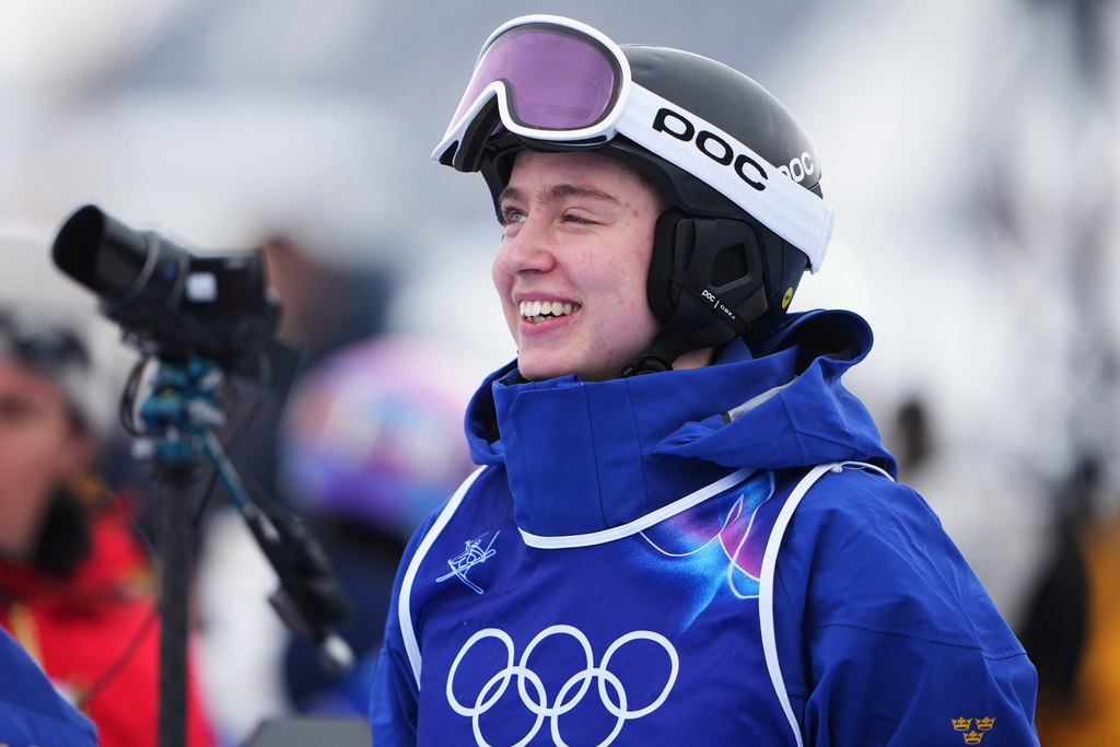 Sweden's Elis Lundholm look on before the women's freestyle skiing moguls qualifications at the 2026 Winter Olympics, in Livigno, Italy, Tuesday, Feb. 10, 2026. (AP Photo/Lindsey Wasson)