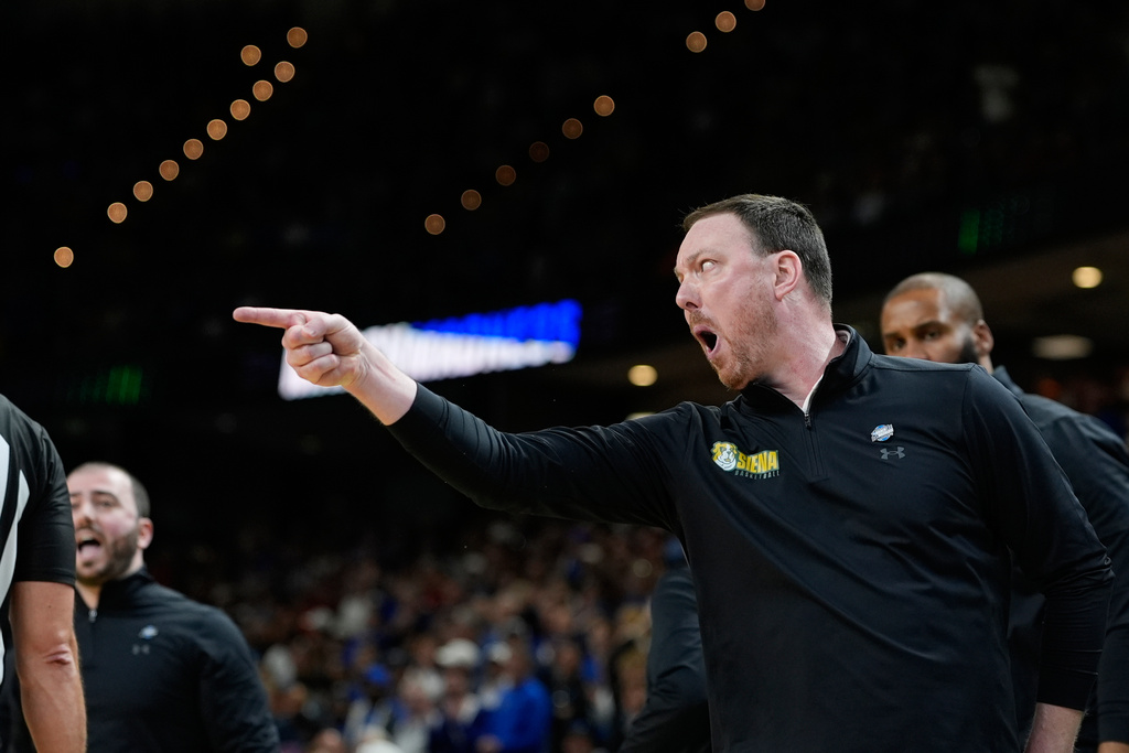 Siena head coach Gerry McNamara gestures during the second half in the first round of the NCAA college basketball tournament against Duke, Thursday, March 19, 2026, in Greenville, S.C. (AP Photo/Brynn Anderson)