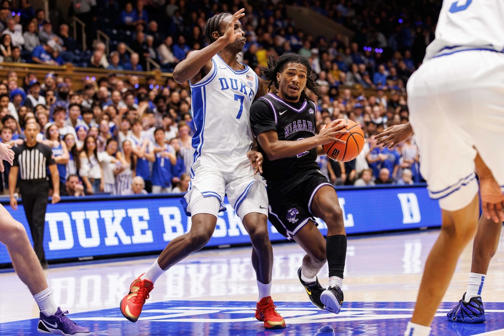 Niagara's Trenton Walter (2) drives as Duke's Dame Sarr (7) defends during the first half of an NCAA college basketball game in Durham, N.C., Friday, Nov. 21, 2025. (AP Photo/Ben McKeown)