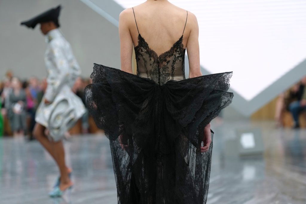 A model wears a creation as part of the Dior Spring/Summer 2026 collection presented in Paris, Wednesday, Oct. 1, 2025. (AP Photo/Aurelien Morissard)