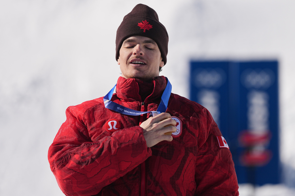 Gold medalist Canada's Mikael Kingsbury (4) celebrates after the men's freestyle skiing dual moguls finals at the 2026 Winter Olympics, in Livigno, Italy, Sunday, Feb. 15, 2026. (AP Photo/Gregory Bull)
