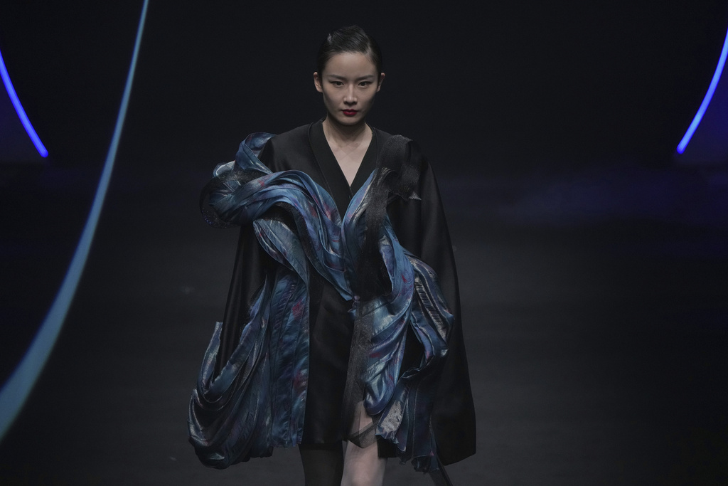 A model presents a Dongfang Cup 2024 China Womenswear Design Competition Excellent Works by local designers during the SS2026 China Fashion Week, in Beijing, Monday, Sept. 8, 2025. (AP Photo/Andy Wong)
