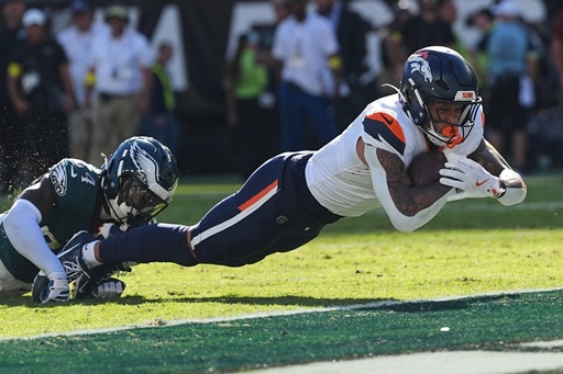 Denver Broncos tight end Evan Engram scores a touchdown in front of Philadelphia Eagles safety Andrew Mukuba (24) during the second half of an NFL football game Sunday, Oct. 5, 2025, in Philadelphia. (AP Photo/Matt Rourke) Denver Broncos tight end Evan Engram scores a touchdown in front of Philadelphia Eagles safety Andrew Mukuba (24) during the second half of an NFL football game Sunday, Oct. 5, 2025, in Philadelphia. (AP Photo/Matt Rourke)