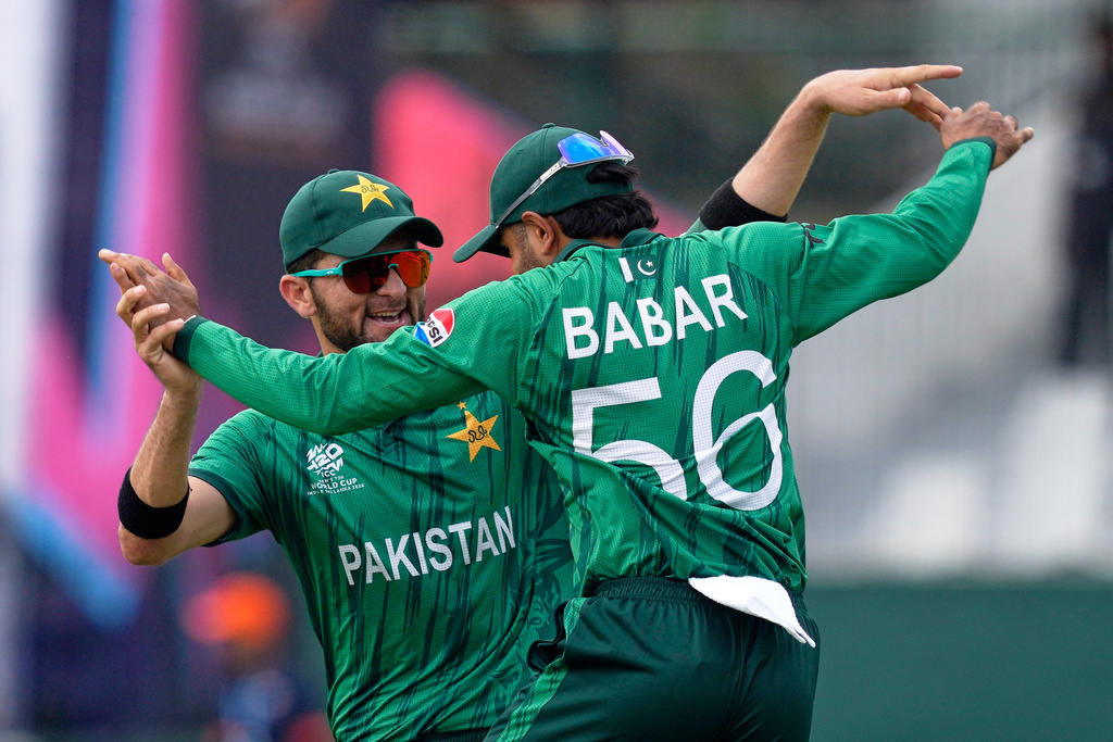 Pakistan's Babar Azam, right, and teammate Shaheen Shah Afridi celebrate after taking a co-ordinated catch to dismiss Netherlands' Michael Levitt during the T20 World Cup cricket match between Netherlands and Pakistan in Colombo, Sri Lanka, Saturday, Feb. 7, 2026. (AP Photo/Eranga Jayawardena)