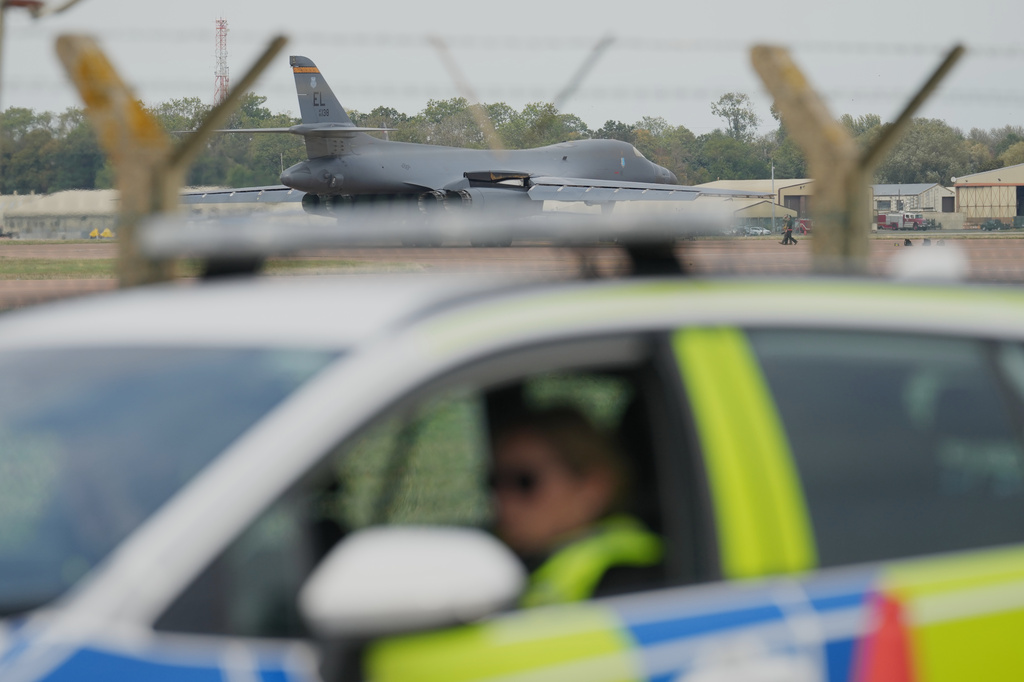 A B1 bomber prepares to take off as police officers man a checkpoint near RAF Fairford air base, in Fairford, England Tuesday, Sept. 29, 2026. (AP Photo/Alastair Grant)