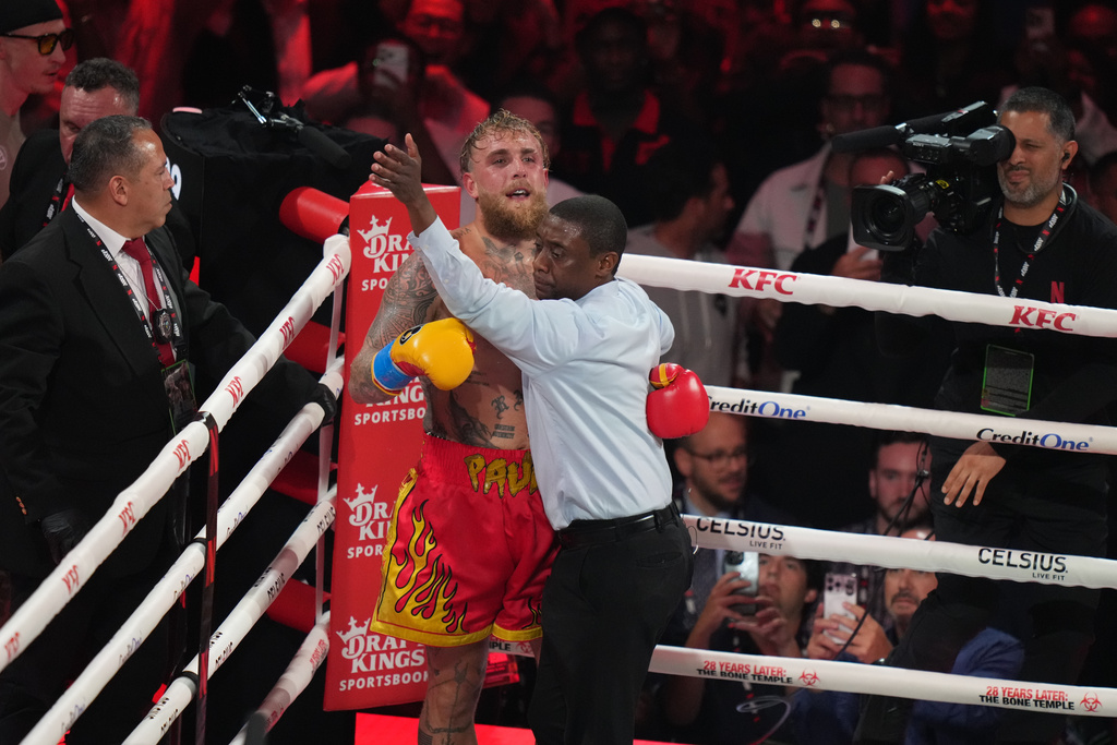 Jake Paul reacts during the heavyweight boxing match against Anthony Joshua, Friday, Dec. 19, 2025, in Miami, Fla. (AP Photo/Lynne Sladky)