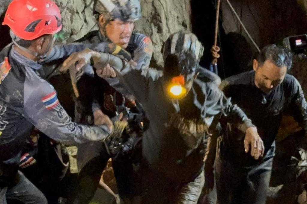 This image released by Metta Tham Rescue Kalasin, Rescuers evacuate the first of five villagers, center, who had been trapped in a cave in Xaisomboun province, Laos, Friday, May 29, 2026. (Metta Tham Rescue Kalasin via AP)
