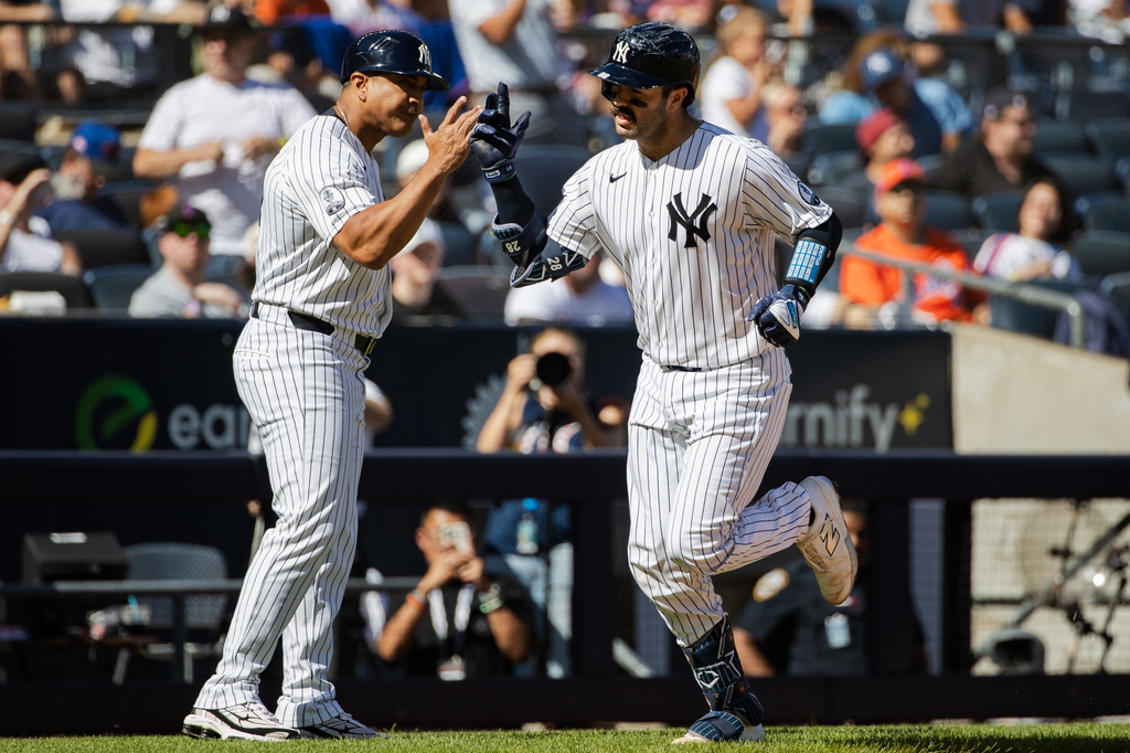 New York Yankees' Austin Wells, right, runs the bases after hitting a home run during the third inning of a baseball game against the New York Mets, Sunday, Sept. 13, 2026, in New York. (AP Photo/Angelina Katsanis)