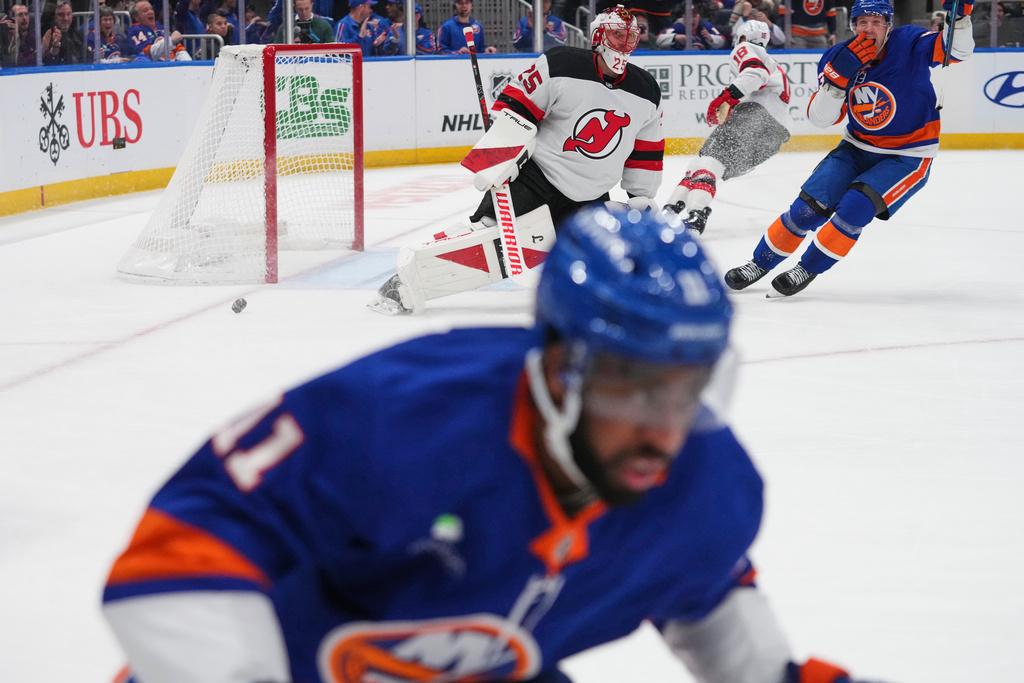 New Jersey Devils goaltender Jacob Markstrom (25) watchs New York Islanders' Anthony Duclair (11) after Duclair scored a goal during the first period of an NHL hockey game Tuesday, Jan. 6, 2026, in Elmont, N.Y. (AP Photo/Frank Franklin II)
