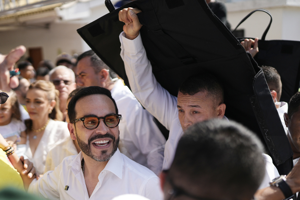 Presidential candidate Abelardo de la Espriella of the Defenders of the Motherland movement depart a polling station after voting during the presidential election in Barranquilla, Colombia, Sunday, May 31, 2026. (AP Photo/Ivan Valencia)