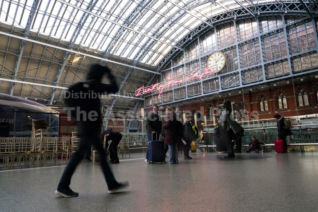 Channel Tunnel power malfunction fixed, but rail delays linger