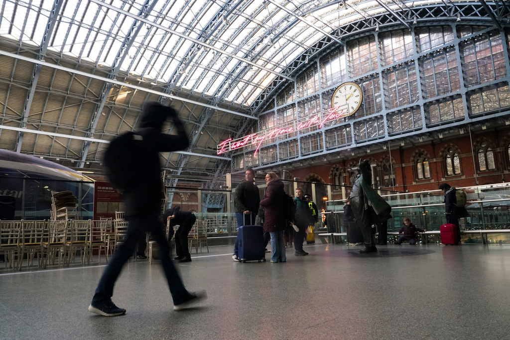 Travellers wait for Eurostar services at St Pancras International station in London, Tuesday, Dec. 30, 2025. (AP Photo/Alberto Pezzali)