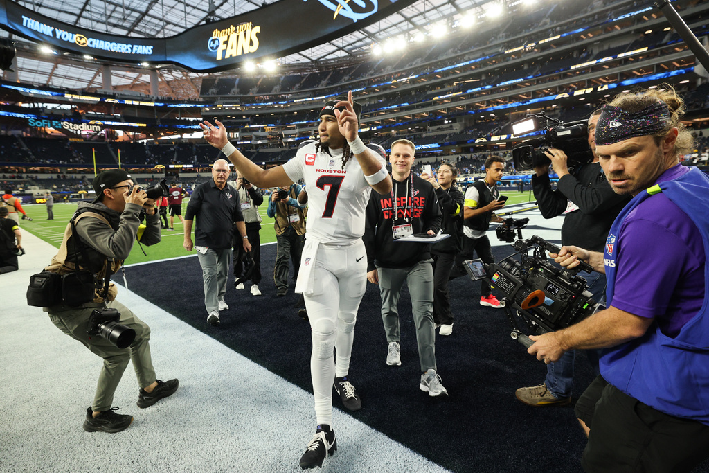 Houston Texans quarterback C.J. Stroud (7) acknowledges the fans as he leaves the field after an NFL football game against the Los Angeles Chargers Saturday, Dec. 27, 2025, in Inglewood, Calif. (AP Photo/Kevork Djansezian)