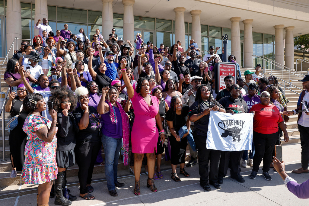 Supporters of Karmelo Anthony chant as they pose for photos outside the Collin County Courthouse after Judge John Roach Jr. was recused from the next phase of Anthony's murder trial, Wednesday, Aug. 19, 2026, in McKinney, Texas. (Elías Valverde II/The Dallas Morning News via AP)