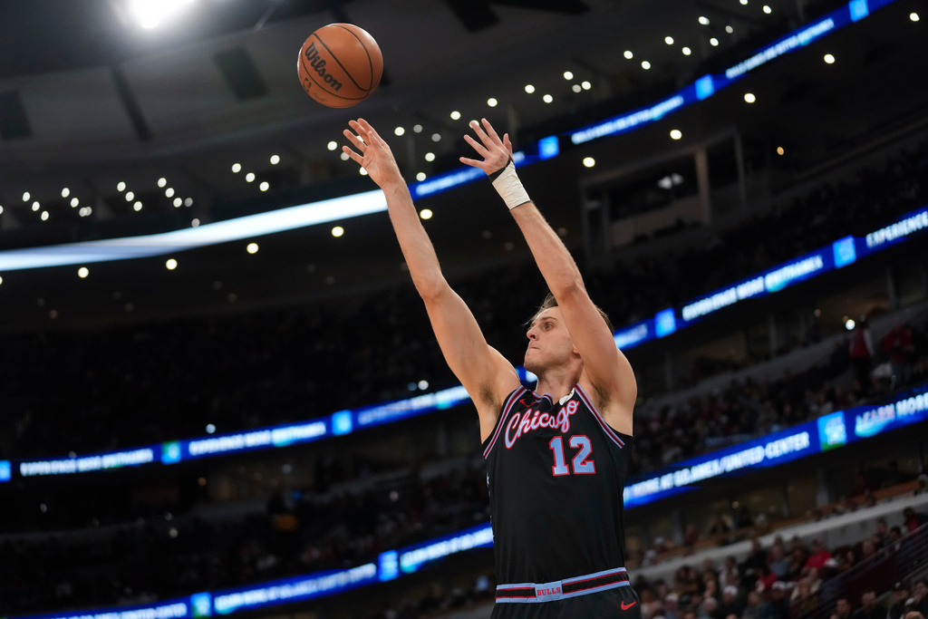 Chicago Bulls forward Zach Collins (12) sinks a three-point shot during the first half of an NBA basketball game against the Indiana Pacers, Friday, Dec. 5, 2025, in Chicago. (AP Photo/Erin Hooley)