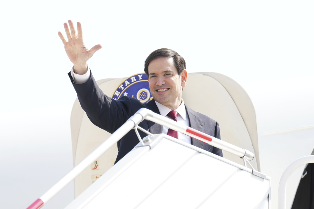 U.S. Secretary of State Marco Rubio boards his plane at Felipe Angeles International Airport in Zumpango, on the outskirts of Mexico City, Wednesday, Sept. 3, 2025, en route to Ecuador. (AP Photo/Jacquelyn Martin, Pool)