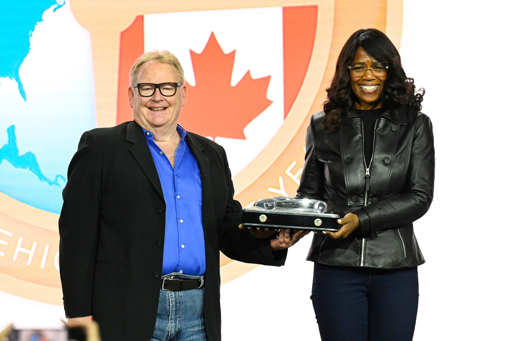North American Car and Truck of the Year Board Membership Director Mark Phelan, left, presented the North American Utility Vehicle Of The Year Award to Hyundai Motor North America Senior Vice President, Product Planning and Mobility Strategy Olabisi Boyle for the Hyundai Palisade, Wednesday, Jan. 14, 2026, in Detroit. (AP Photo/Jose Juarez)