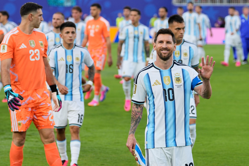 Argentina's Lionel Messi gestures ahead of the World Cup Group J soccer match between Argentina and Algeria in Kansas City, Mo., Tuesday, June 16, 2026. (AP Photo/Charlie Riedel)