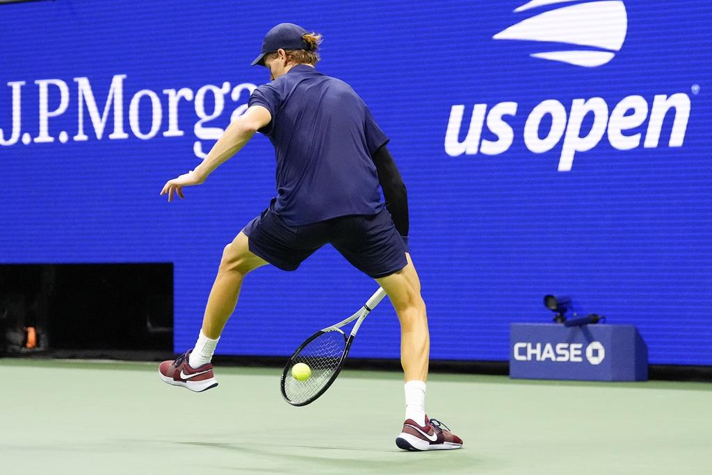 Jannik Sinner, of Italy, returns a shot to Felix Auger-Aliassime, of Canada, during the men's singles semifinals of the U.S. Open tennis championships, Friday, Sept. 5, 2025, in New York. (AP Photo/Yuki Iwamura)
