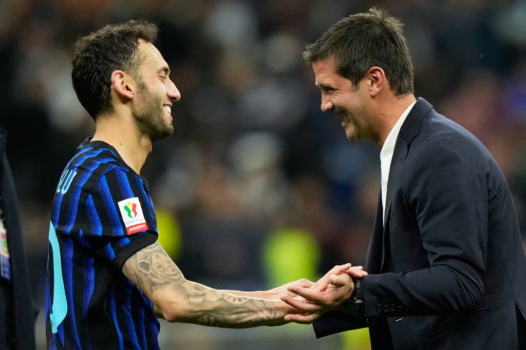 Inter Milan's Hakan Calhanoglu, left, celebrates with Inter Milan's head coach Cristian Chivu after the Italian Cup, return-leg soccer match between Inter Milan and Como, in Milan, Italy, Tuesday, April 21, 2026. (AP Photo/Luca Bruno)