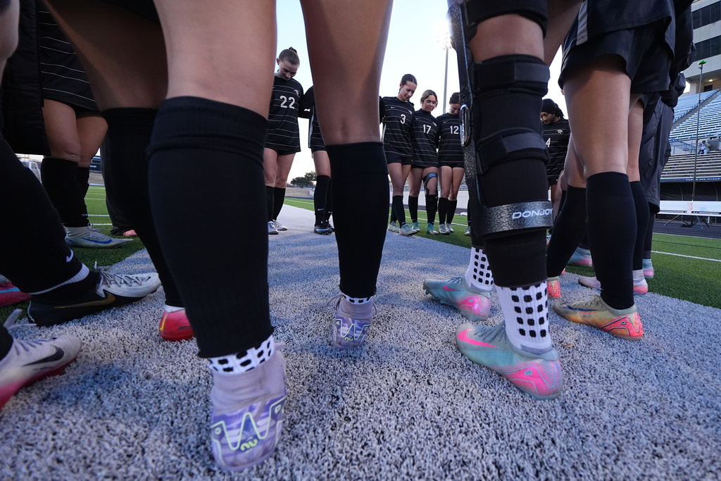 Plano East varsity soccer player Aliya Jacob wears a knee brace as she gathers for prayer with teammates prior to a soccer game against Rock Hill, Jan. 30, 2026, in Murphy, Texas. (AP Photo/Julio Cortez)