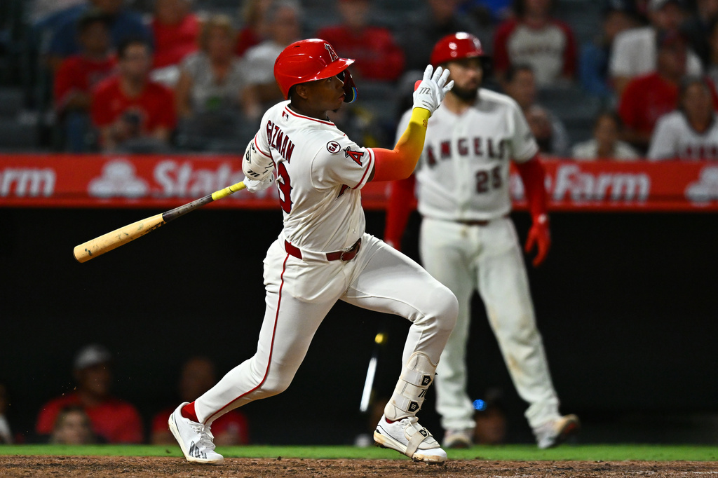 Los Angeles Angels' Denzer Guzman watches his RBI single during the fifth inning of a baseball game against the Seattle Mariners, Monday, Sept. 14, 2026, in Anaheim, Calif. (AP Photo/William Liang)