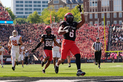 Cincinnati running back Evan Pryor (6) celebrates as he scores a touchdown against Iowa State during the first half of an NCAA football game, Saturday, Oct. 4, 2025, in Cincinnati. (AP Photo/Carolyn Kaster) Cincinnati running back Evan Pryor (6) celebrates as he scores a touchdown against Iowa State during the first half of an NCAA football game, Saturday, Oct. 4, 2025, in Cincinnati. (AP Photo/Carolyn Kaster)