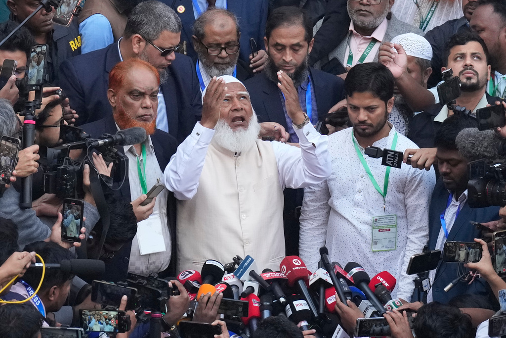 Jamaat-e-Islami leader Shafiqur Rahman, center, addresses to the media after casting his vote at a polling station during national parliamentary election in Dhaka, Bangladesh, Thursday, Feb. 12, 2026. (AP Photo/Anupam Nath)