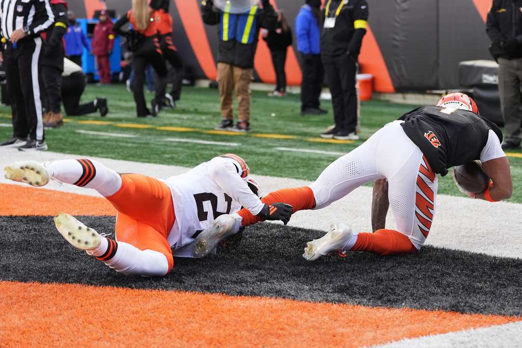 Cincinnati Bengals wide receiver Ja'Marr Chase, right, scores against Cleveland Browns cornerback Sam Webb during the second half of an NFL football game, Sunday, Jan. 4, 2026, in Cincinnati. (AP Photo/Joshua A. Bickel)