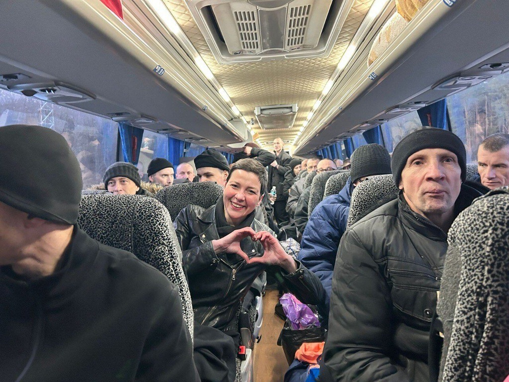 In this photo provided by the Press Service Of Coordination Headquarters for the Treatment of Prisoners of War on Saturday, Dec 13, 2025, Maria Kolesnikova, key Belorussian opposition figure, shows a sign of love siting in a bus after been released from detention in Belarus, at the Ukrainian Belorussian border. (Press Service Of Coordination Headquarters for the Treatment of Prisoners of War via AP)